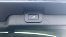 Land Rover Discovery 3.0 D300 Dynamic SE 5dr Auto Diesel Station Wagon